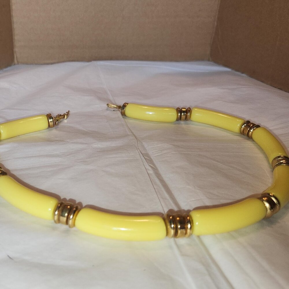 Vintage Napier 1980's butter Yellow Choker necklace. Hard resin curved bar flank